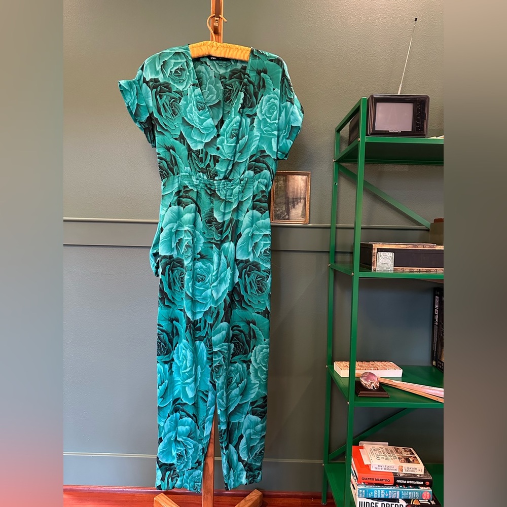 Zara silky jumpsuit green floral roses - pockets and cuffed sleeves